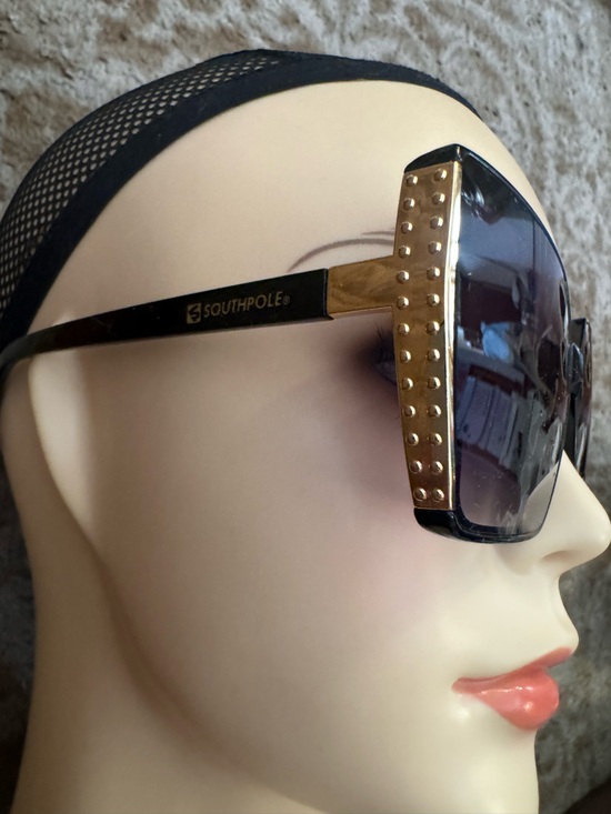 Southpole oversized sunglasses gold detail main image 4